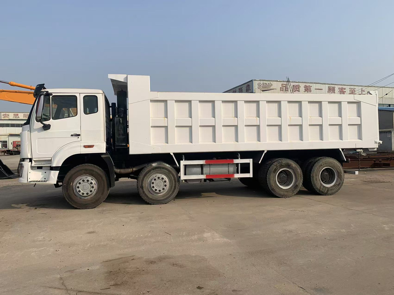 Howo Heavy-Duty 8x4 Howo Dump Truck 460HP/510HP 24.2T Payload 40T GVW ABS Brake - Camion benne: photos 2 Howo Heavy-Duty 8x4 Howo Dump Truck 460HP/510HP 24.2T Payload 40T GVW ABS Brake - Camion benne: photos 2