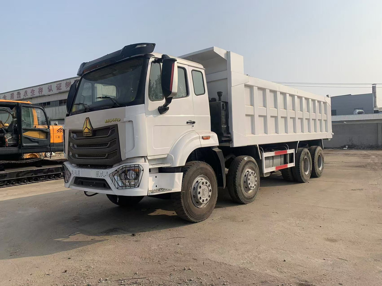 Howo Heavy-Duty 8x4 Howo Dump Truck 460HP/510HP 24.2T Payload 40T GVW ABS Brake - Camion benne: photos 1 Howo Heavy-Duty 8x4 Howo Dump Truck 460HP/510HP 24.2T Payload 40T GVW ABS Brake - Camion benne: photos 1