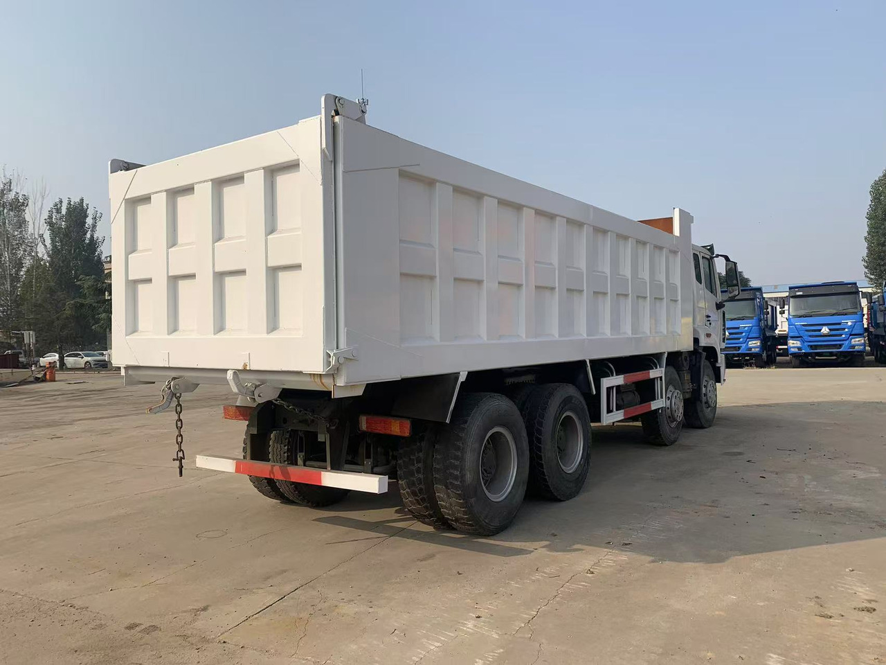 Howo Heavy-Duty 8x4 Howo Dump Truck 460HP/510HP 24.2T Payload 40T GVW ABS Brake - Camion benne: photos 5 Howo Heavy-Duty 8x4 Howo Dump Truck 460HP/510HP 24.2T Payload 40T GVW ABS Brake - Camion benne: photos 5