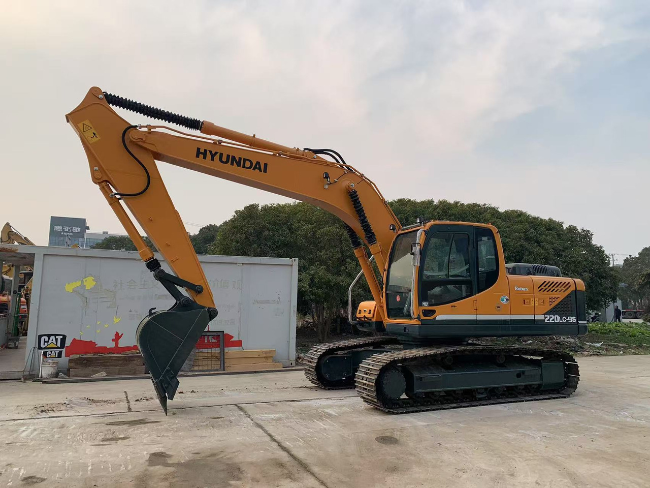 Hyundai Excavator 220LC-9S Secondhand Korea Machine - Pelle sur chenille: photos 1 Hyundai Excavator 220LC-9S Secondhand Korea Machine - Pelle sur chenille: photos 1