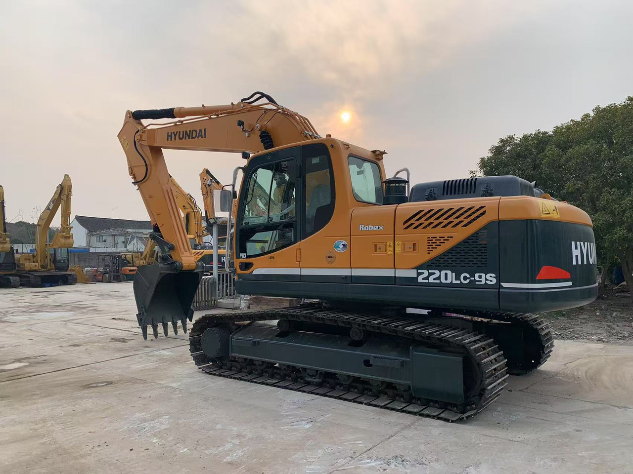 Hyundai Excavator 220LC-9S Secondhand Korea Machine - Pelle sur chenille: photos 3 Hyundai Excavator 220LC-9S Secondhand Korea Machine - Pelle sur chenille: photos 3