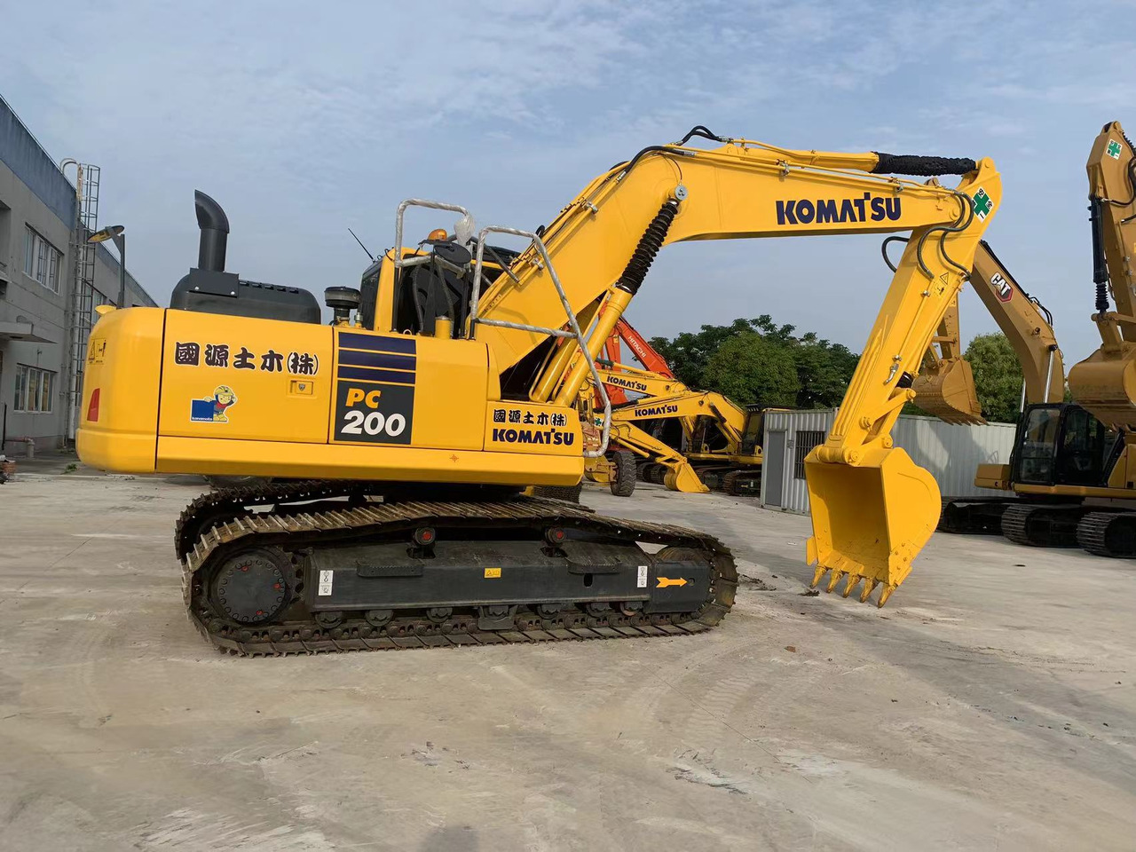 Komatsu 20 ton Excavator PC200-7, PC200-8 with Hydraulic Hammer - Pelle sur chenille: photos 2 Komatsu 20 ton Excavator PC200-7, PC200-8 with Hydraulic Hammer - Pelle sur chenille: photos 2