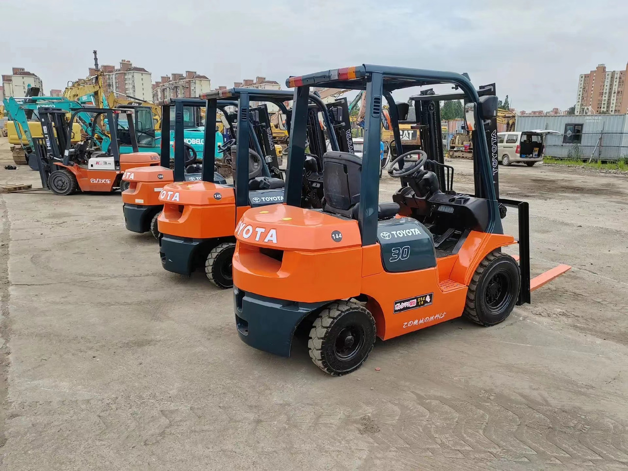 Toyota 3 ton Forklift FD30 with Free Lift, Side Shifter, Clamp - Chariot élévateur diesel: photos 5 Toyota 3 ton Forklift FD30 with Free Lift, Side Shifter, Clamp - Chariot élévateur diesel: photos 5
