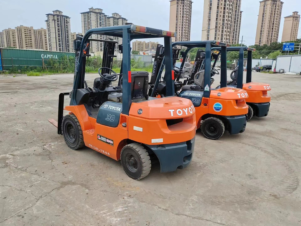 Toyota 3 ton Forklift FD30 with Free Lift, Side Shifter, Clamp - Chariot élévateur diesel: photos 1 Toyota 3 ton Forklift FD30 with Free Lift, Side Shifter, Clamp - Chariot élévateur diesel: photos 1