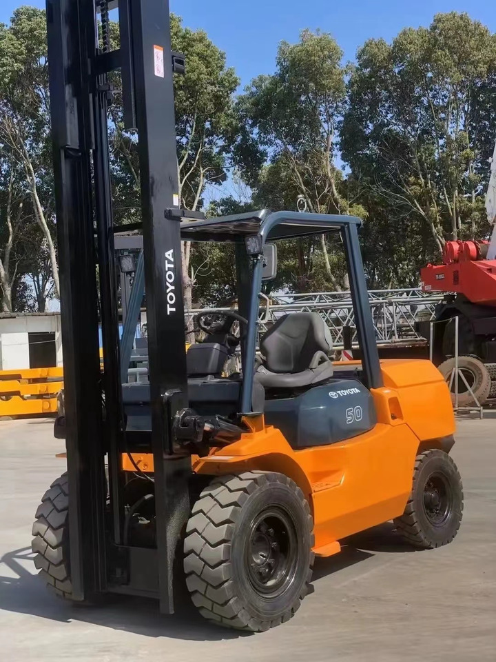 Toyota 5 ton Forklift Good Price FD50 with Side Shifter - Chariot élévateur diesel: photos 4 Toyota 5 ton Forklift Good Price FD50 with Side Shifter - Chariot élévateur diesel: photos 4