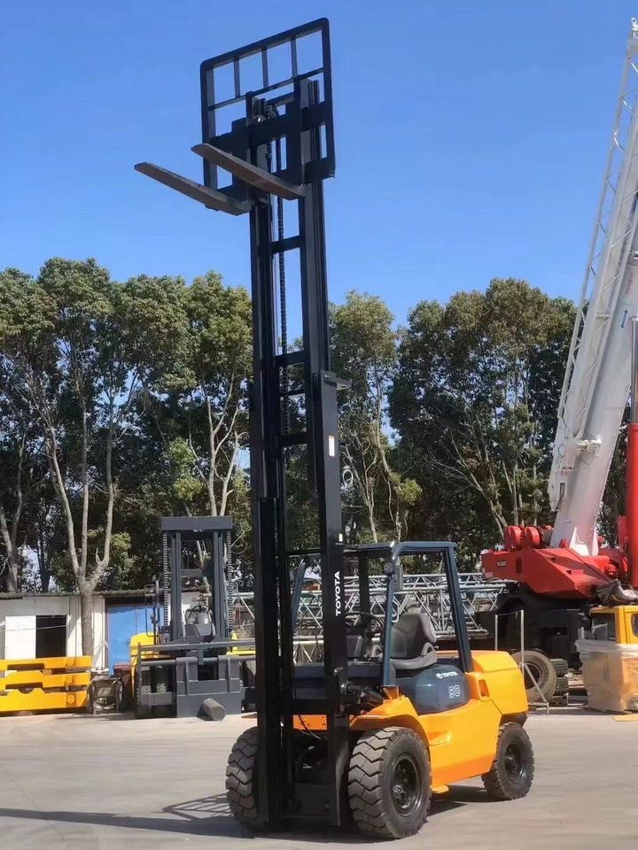 Toyota 5 ton Forklift Good Price FD50 with Side Shifter - Chariot élévateur diesel: photos 2 Toyota 5 ton Forklift Good Price FD50 with Side Shifter - Chariot élévateur diesel: photos 2