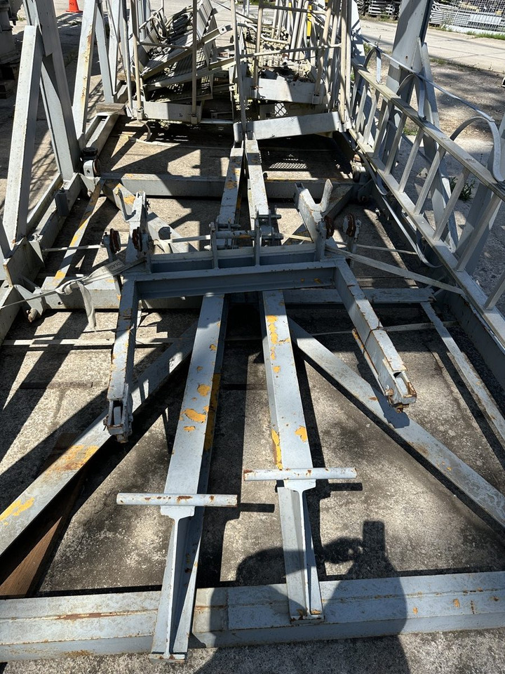 POTAIN T60A telescopic cage - Grue à tour: photos 3 POTAIN T60A telescopic cage - Grue à tour: photos 3