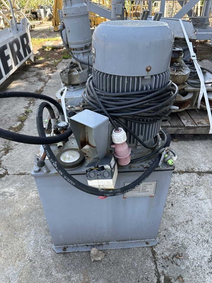 POTAIN T60A telescopic cage - Grue à tour: photos 5 POTAIN T60A telescopic cage - Grue à tour: photos 5