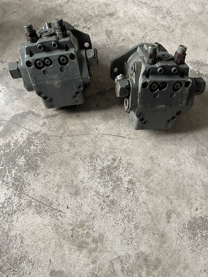 LIEBHERR - Moteur hydraulique pour Pelle sur chenille: photos 1 LIEBHERR - Moteur hydraulique pour Pelle sur chenille: photos 1