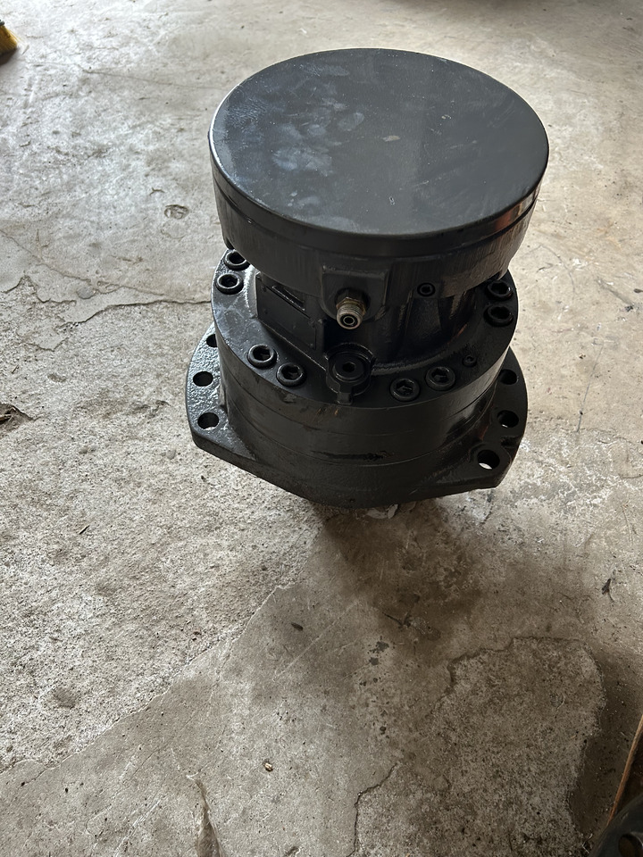 VOLVO EW 140C - Moteur de rotation pour Pelle: photos 1 VOLVO EW 140C - Moteur de rotation pour Pelle: photos 1