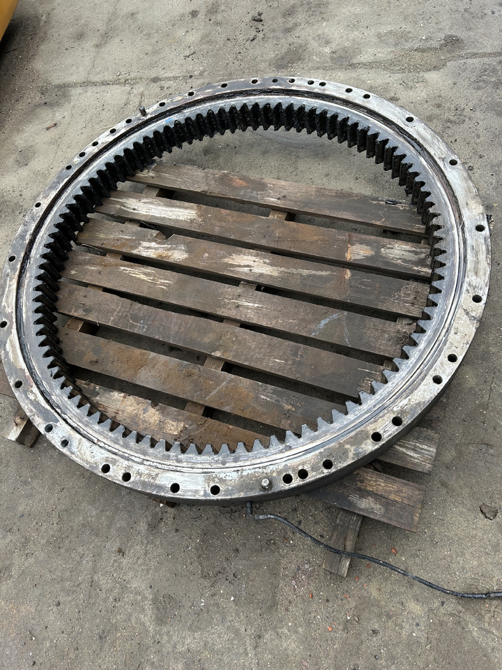 Volvo EW180C - Couronne d'orientation pour Pelle sur pneus: photos 1 Volvo EW180C - Couronne d'orientation pour Pelle sur pneus: photos 1