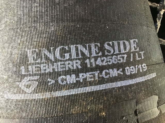 Liebherr A928 / R926 / R930 - Tuyau d'admission d'air: photos 1 Liebherr A928 / R926 / R930 - Tuyau d'admission d'air: photos 1