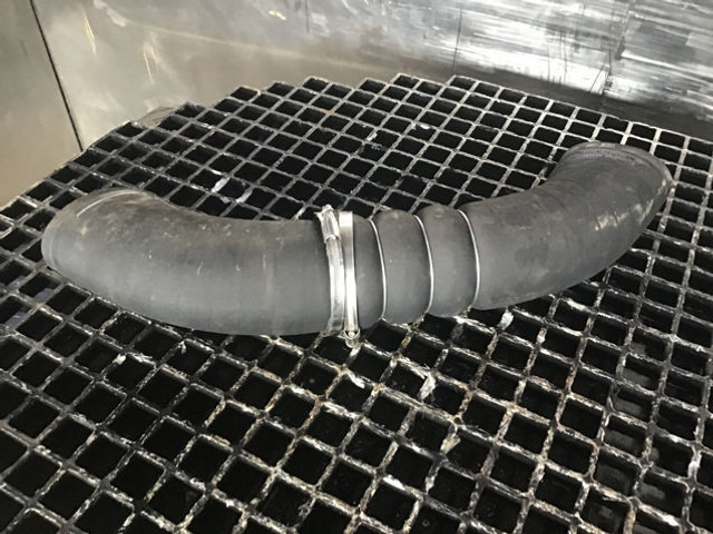 Liebherr A928 / R926 / R930 - Tuyau d'admission d'air: photos 2 Liebherr A928 / R926 / R930 - Tuyau d'admission d'air: photos 2