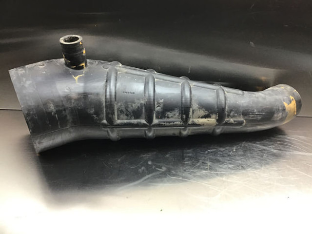 Liebherr Air Filter Hose - Tuyau d'admission d'air: photos 1 Liebherr Air Filter Hose - Tuyau d'admission d'air: photos 1