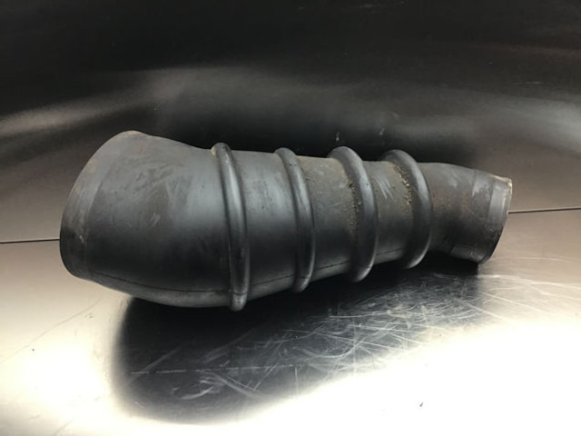 Liebherr Air Filter Hose - Tuyau d'admission d'air: photos 4 Liebherr Air Filter Hose - Tuyau d'admission d'air: photos 4