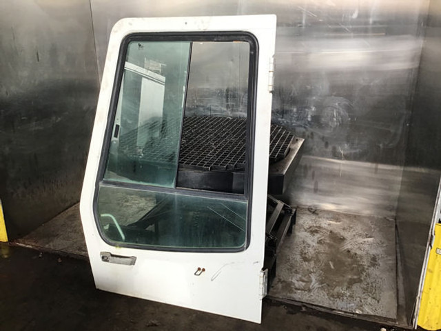 Liebherr Cabin Door - Portière et pièces: photos 2 Liebherr Cabin Door - Portière et pièces: photos 2