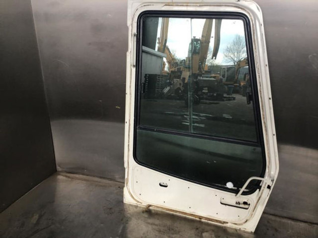 Liebherr Cabin Door - Portière et pièces: photos 3 Liebherr Cabin Door - Portière et pièces: photos 3