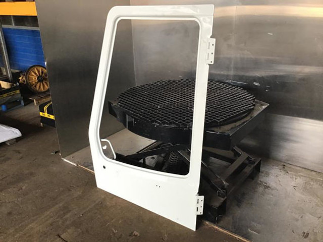 Liebherr Cabin Door - Portière et pièces: photos 2 Liebherr Cabin Door - Portière et pièces: photos 2