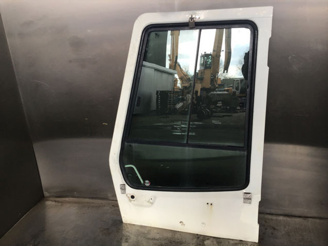 Liebherr Cabin Door - Portière et pièces: photos 4 Liebherr Cabin Door - Portière et pièces: photos 4