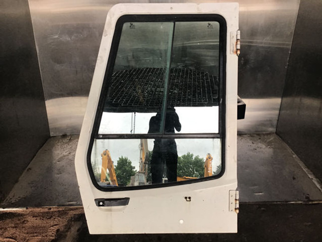 Liebherr Cabin Door - Portière et pièces: photos 1 Liebherr Cabin Door - Portière et pièces: photos 1