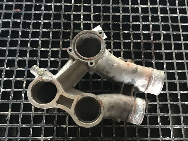 Liebherr Coolant pipe bend - Pièce de climatisation: photos 4 Liebherr Coolant pipe bend - Pièce de climatisation: photos 4