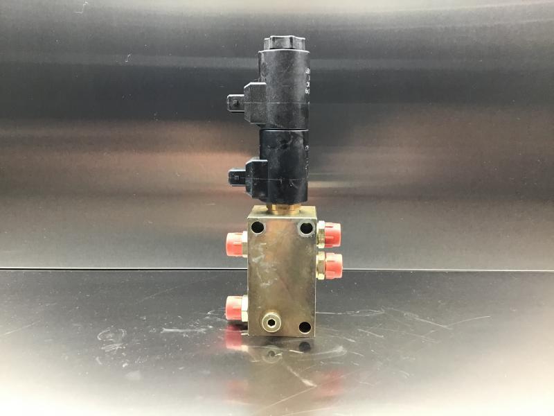 Liebherr Directional Control Valve - Valve hydraulique pour Engins de chantier: photos 1 Liebherr Directional Control Valve - Valve hydraulique pour Engins de chantier: photos 1