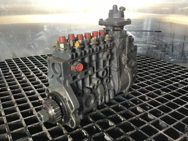 Liebherr Injection pump - Pompe à carburant: photos 1 Liebherr Injection pump - Pompe à carburant: photos 1