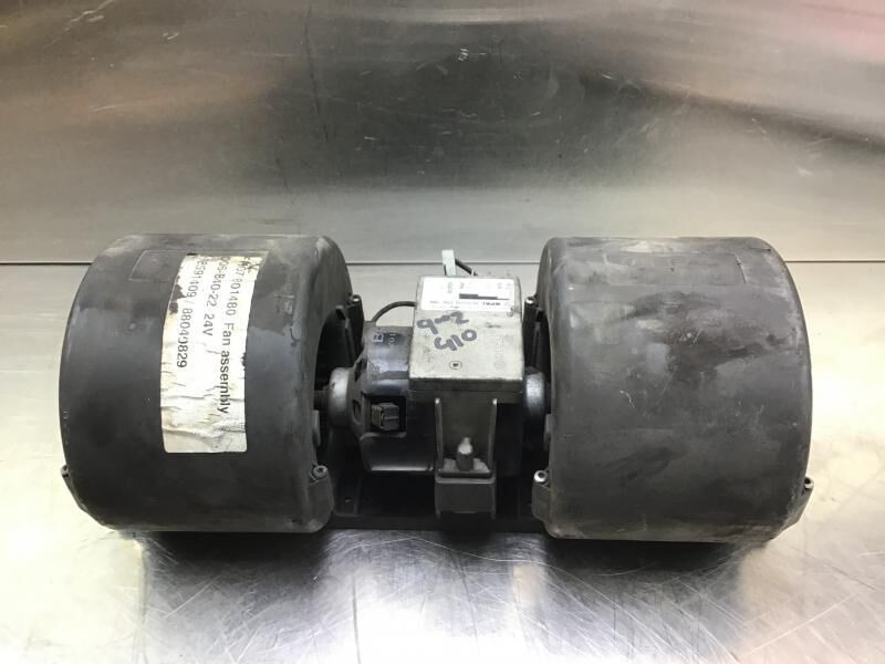 Liebherr L524 / L538 / L554 / L541 / L531 - Pulseur d'air habitacle: photos 1 Liebherr L524 / L538 / L554 / L541 / L531 - Pulseur d'air habitacle: photos 1