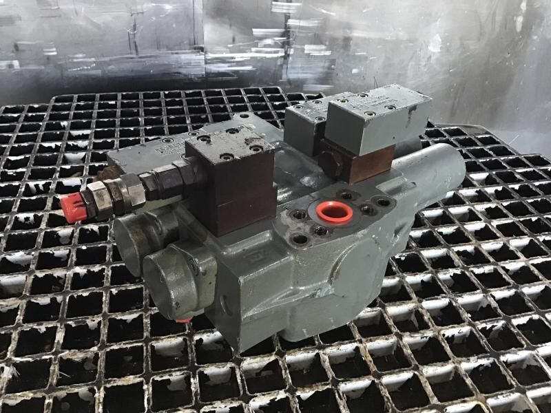 Liebherr R912 Li - Hydraulique: photos 3 Liebherr R912 Li - Hydraulique: photos 3