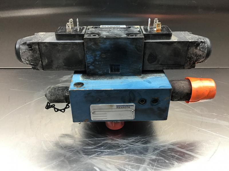 Pièces de rechange Liebherr Directional Control Valve: photos 1