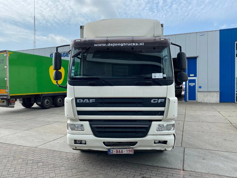 DAF CF 65.250 Closed Box / Euro 5 / Dhollandia - Camion fourgon: photos 2 DAF CF 65.250 Closed Box / Euro 5 / Dhollandia - Camion fourgon: photos 2