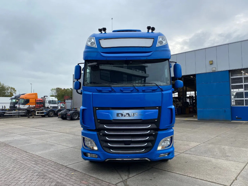 DAF XF 106.480 / Full spoilers / Retarder / Stand Airco / Hydraulic - Tracteur routier: photos 2 DAF XF 106.480 / Full spoilers / Retarder / Stand Airco / Hydraulic - Tracteur routier: photos 2