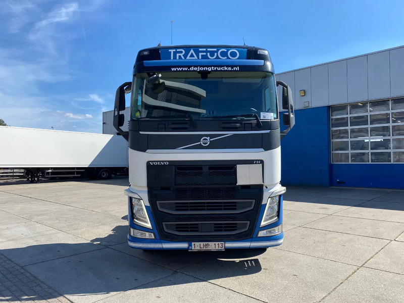 Volvo FH 13.420 Globetrotter / ADR + PTO / Stand Airco - Tracteur routier: photos 2 Volvo FH 13.420 Globetrotter / ADR + PTO / Stand Airco - Tracteur routier: photos 2