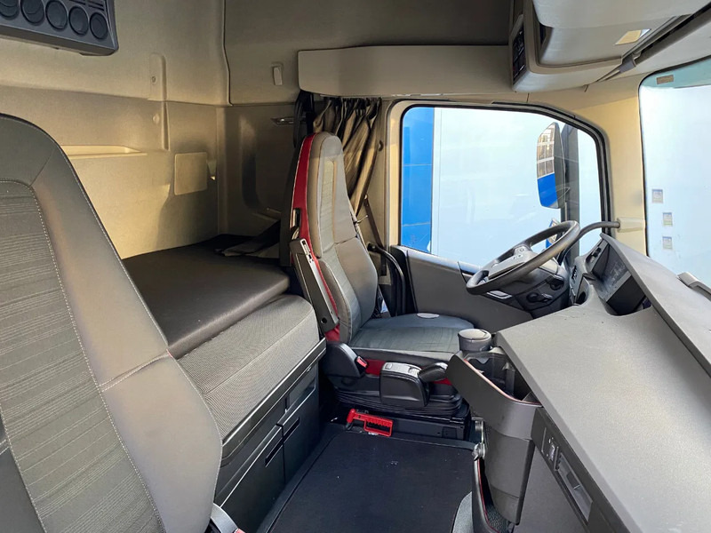 Tracteur routier Volvo FH 13.420 Globetrotter / ADR + PTO / Stand Airco: photos 9 Tracteur routier Volvo FH 13.420 Globetrotter / ADR + PTO / Stand Airco: photos 9