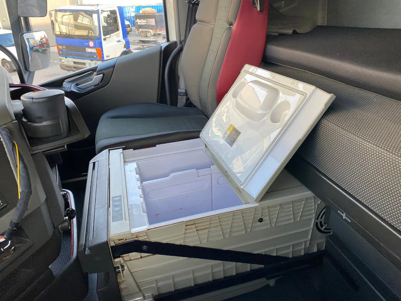 Tracteur routier Volvo FH 13.420 Globetrotter / ADR + PTO / Stand Airco: photos 8 Tracteur routier Volvo FH 13.420 Globetrotter / ADR + PTO / Stand Airco: photos 8