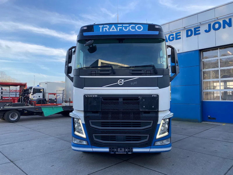 Volvo FH 13.420 Globetrotter / ADR + PTO / Stand Airco - Tracteur routier: photos 2 Volvo FH 13.420 Globetrotter / ADR + PTO / Stand Airco - Tracteur routier: photos 2