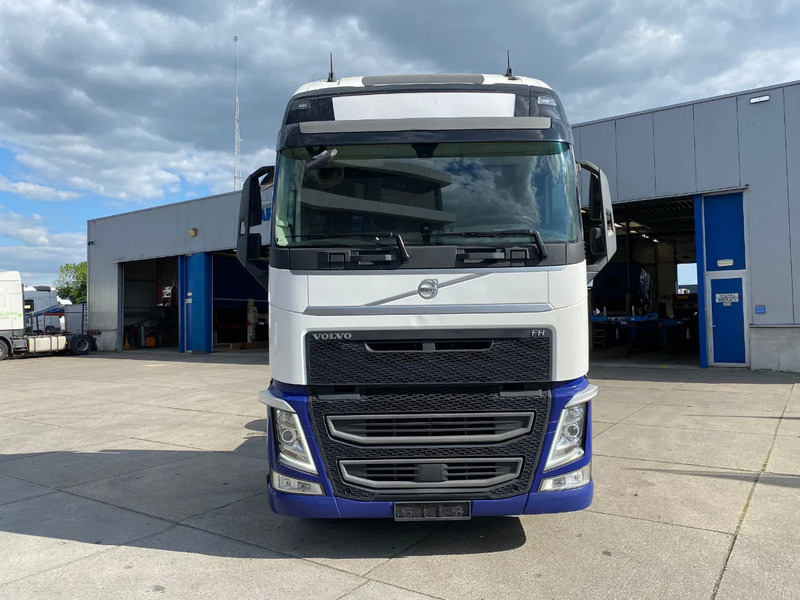 Volvo FH 13.500 Globetrotter XL / I-Park Cool / 2x Tank / Euro 6D - Tracteur routier: photos 2 Volvo FH 13.500 Globetrotter XL / I-Park Cool / 2x Tank / Euro 6D - Tracteur routier: photos 2