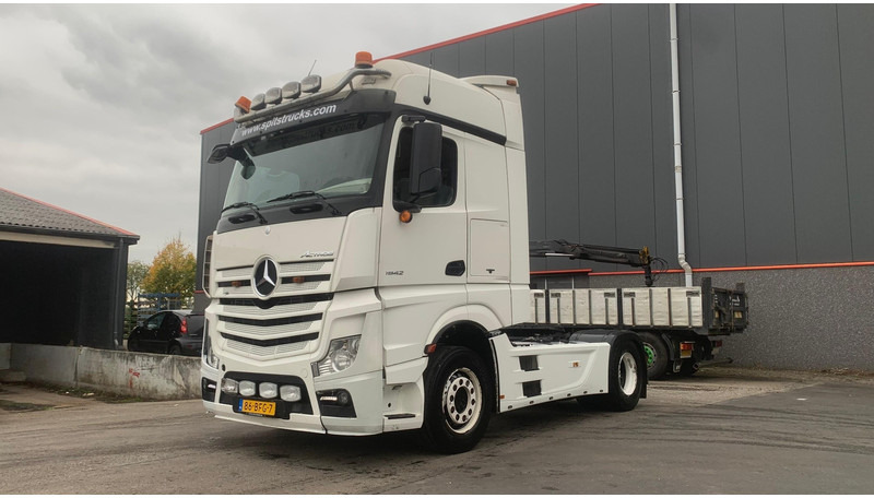 Mercedes-Benz Actros 1942 Dakspoiler + Koelkast - Tracteur routier: photos 1 Mercedes-Benz Actros 1942 Dakspoiler + Koelkast - Tracteur routier: photos 1