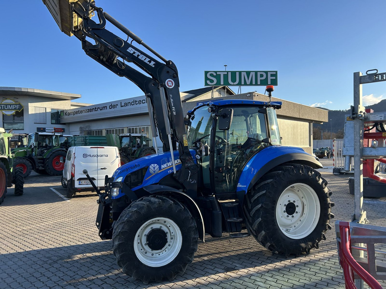 New Holland T 5.105 - Tracteur agricole: photos 1 New Holland T 5.105 - Tracteur agricole: photos 1