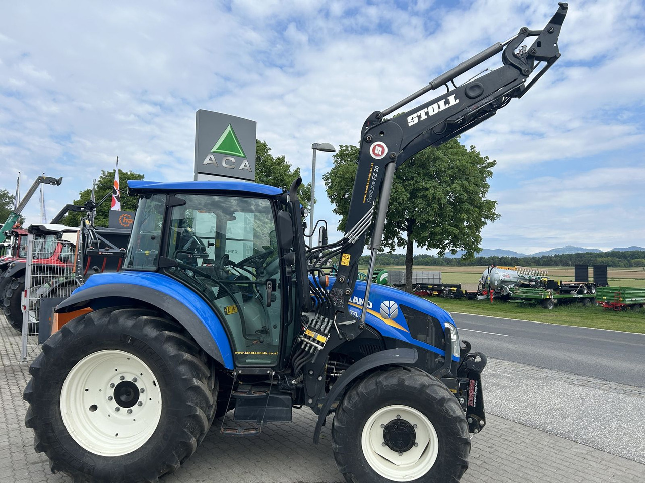 New Holland T4.105 - Tracteur agricole: photos 2 New Holland T4.105 - Tracteur agricole: photos 2