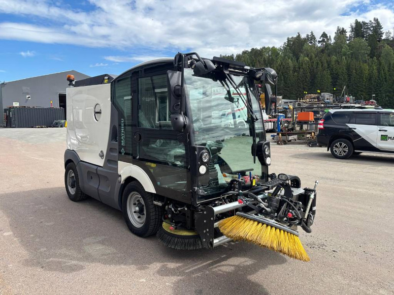Mathieu MC-210 Azura Flex Street Sweeper - Balayeuse de voirie: photos 2 Mathieu MC-210 Azura Flex Street Sweeper - Balayeuse de voirie: photos 2
