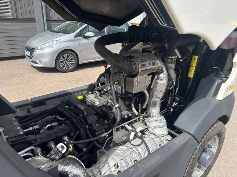 Crédit-bail de Mathieu MC-210 Azura Flex Street Sweeper Mathieu MC-210 Azura Flex Street Sweeper: photos 10 Crédit-bail de Mathieu MC-210 Azura Flex Street Sweeper Mathieu MC-210 Azura Flex Street Sweeper: photos 10