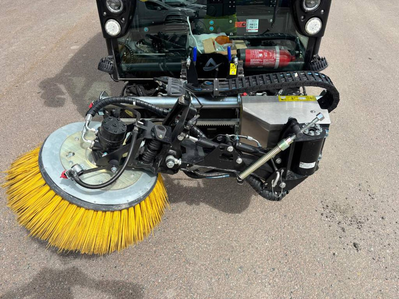 Crédit-bail de Mathieu MC-210 Azura Flex Street Sweeper Mathieu MC-210 Azura Flex Street Sweeper: photos 6 Crédit-bail de Mathieu MC-210 Azura Flex Street Sweeper Mathieu MC-210 Azura Flex Street Sweeper: photos 6