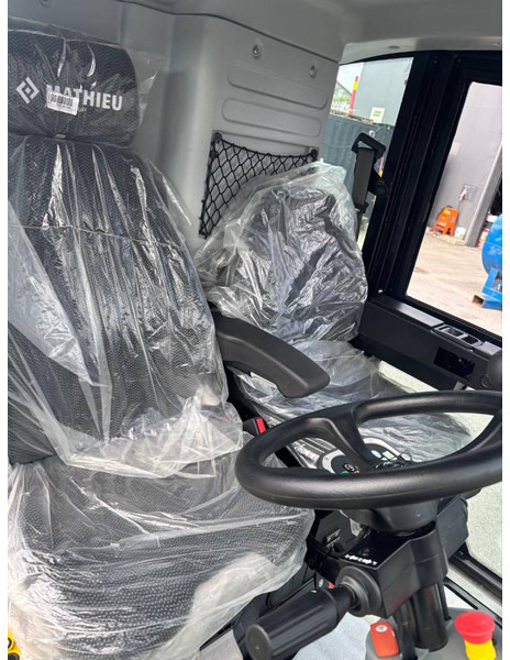 Crédit-bail de Mathieu MC-210 Azura Flex Street Sweeper Mathieu MC-210 Azura Flex Street Sweeper: photos 16 Crédit-bail de Mathieu MC-210 Azura Flex Street Sweeper Mathieu MC-210 Azura Flex Street Sweeper: photos 16