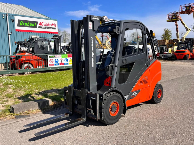 Linde H35T-02 - Chariot élévateur à gaz: photos 4 Linde H35T-02 - Chariot élévateur à gaz: photos 4