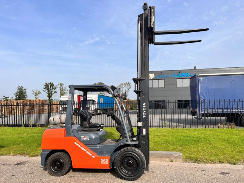 Toyota 02- 8FGJF35 - Chariot élévateur à gaz: photos 5 Toyota 02- 8FGJF35 - Chariot élévateur à gaz: photos 5