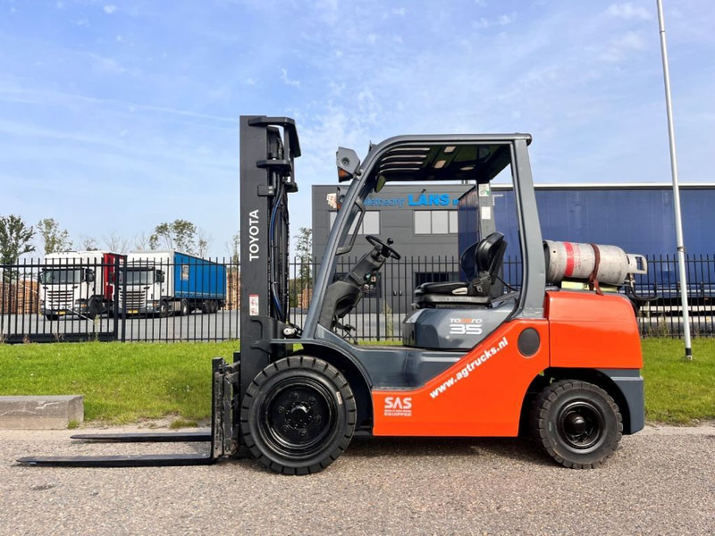 Toyota 02- 8FGJF35 - Chariot élévateur à gaz: photos 2 Toyota 02- 8FGJF35 - Chariot élévateur à gaz: photos 2
