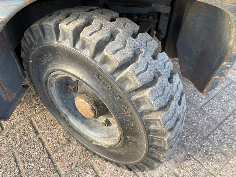 Chariot élévateur à gaz Toyota 42-6FGF25: photos 10 Chariot élévateur à gaz Toyota 42-6FGF25: photos 10