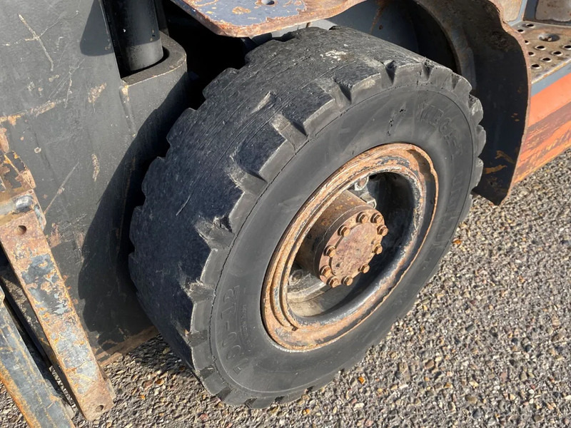 Chariot élévateur à gaz Toyota 42-6FGF25: photos 9 Chariot élévateur à gaz Toyota 42-6FGF25: photos 9