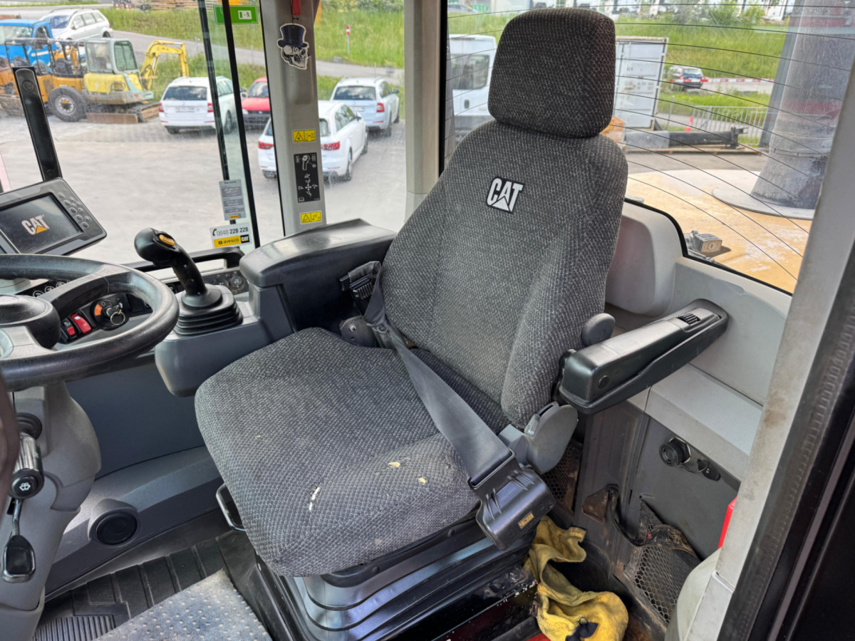 Chargeuse sur pneus CATERPILLAR 926M: photos 16